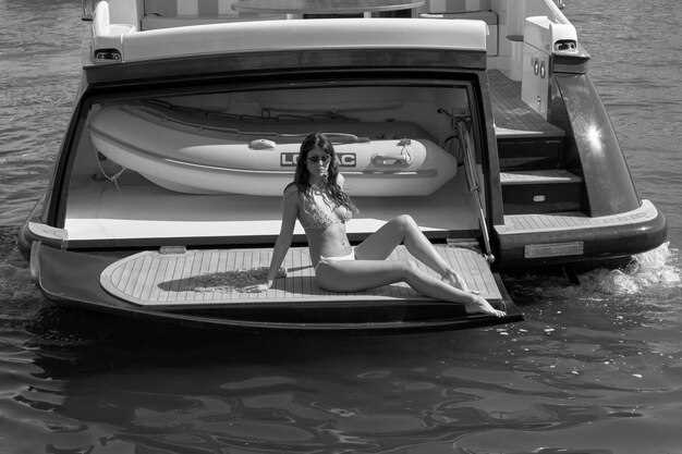 Performance and Handling: A Close Look at Cuddy Cabin and Cabin Cruiser Features