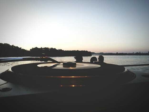 Choosing the Perfect Boat Type for Your Romantic Outing